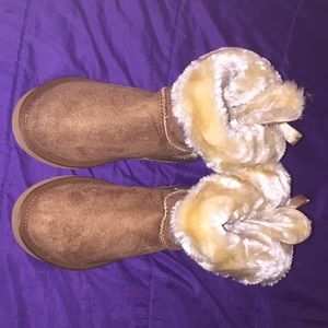 Size 9, UGG
